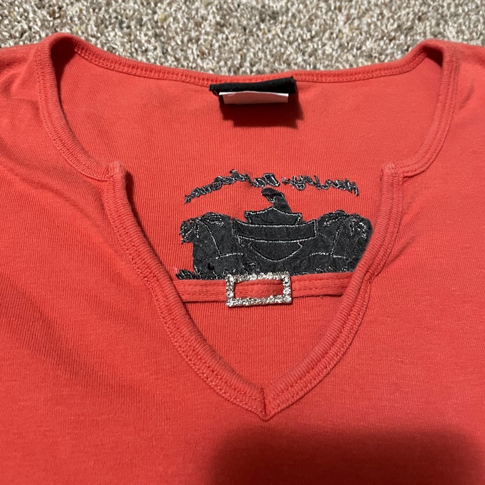 Harley Davidson Womens Coral Orange Rhinestone Split Neck Long Sleeve Top Size M - Picture 2 of 6